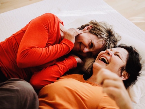 Kuschelsession buchen Kuschelsessions entstehen von Moment zu Moment - manchmal lacht man einfach herzlich.