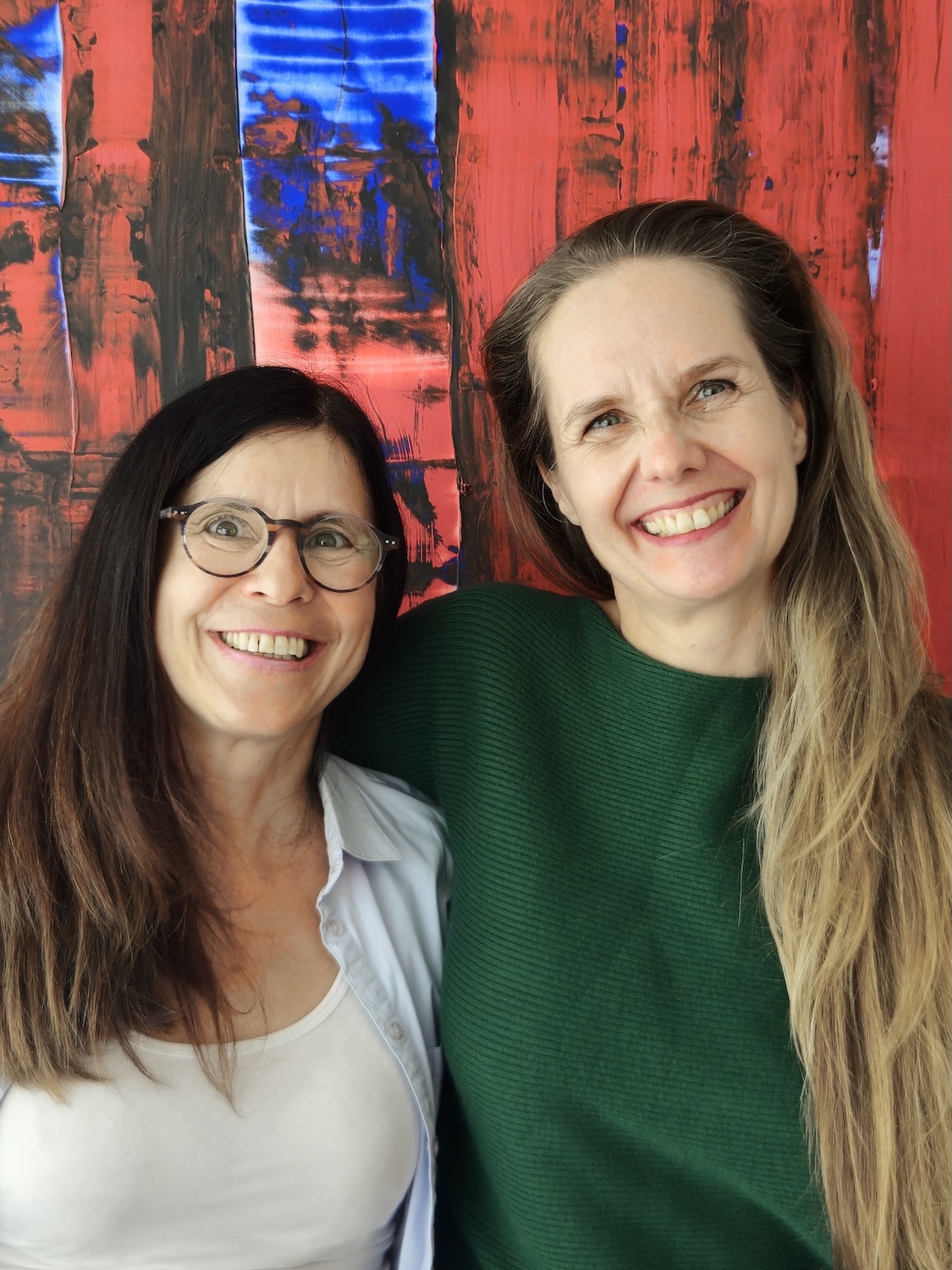 Dream-Team, Ava und Melanie – Kuschelparty-Anbieterinnen für Frauen im KuschelRaum Berlin. Willkommen.