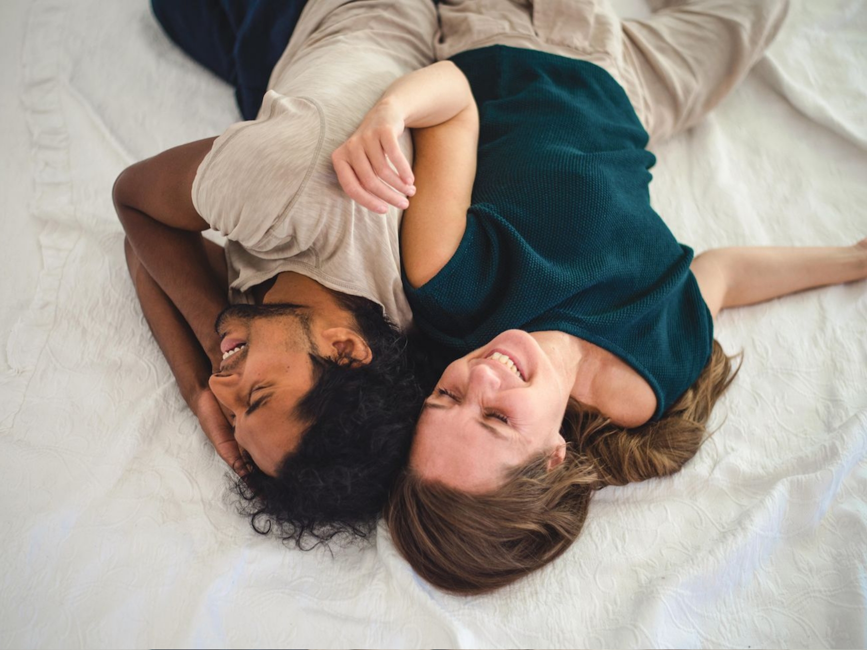 Intimität bewusst üben – ein Erfahrungsraum für Paare und Einzelne im KuschelRaum. Erlebe unsere Workshops.
