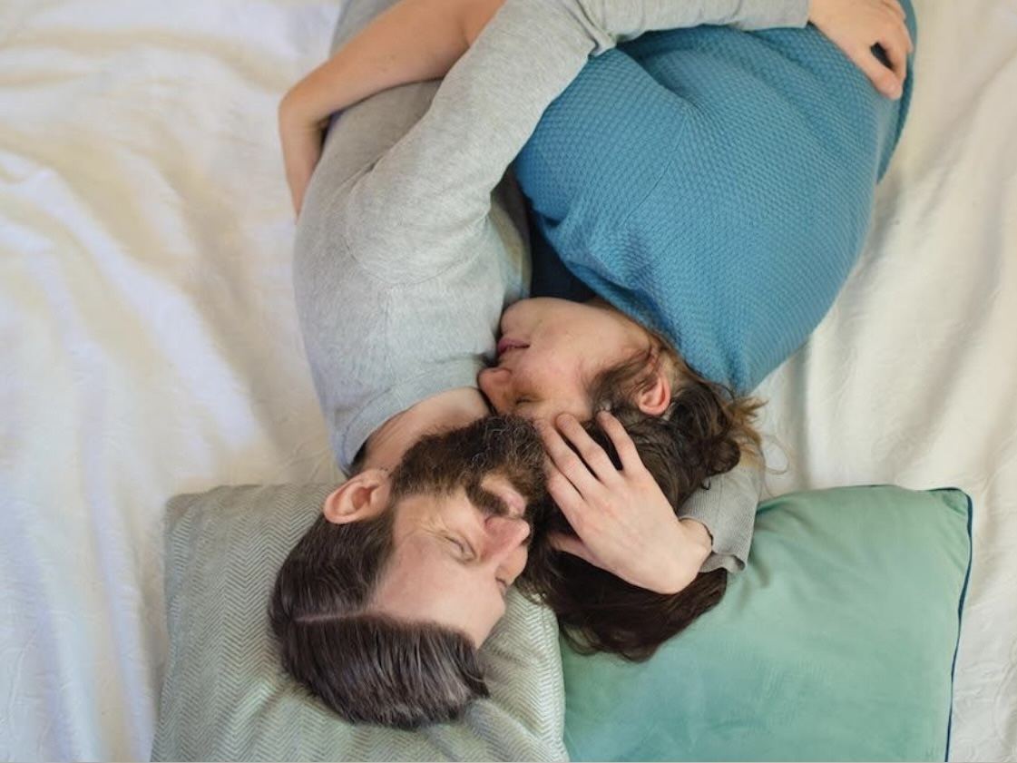 ausbildung-kuschelparty-kuschelraum Ausbildung Kuschelpartyleitung: Berührung, die unter die Haut geht – achtsame Nähe und Herzöffnung im KuschelRaum.
