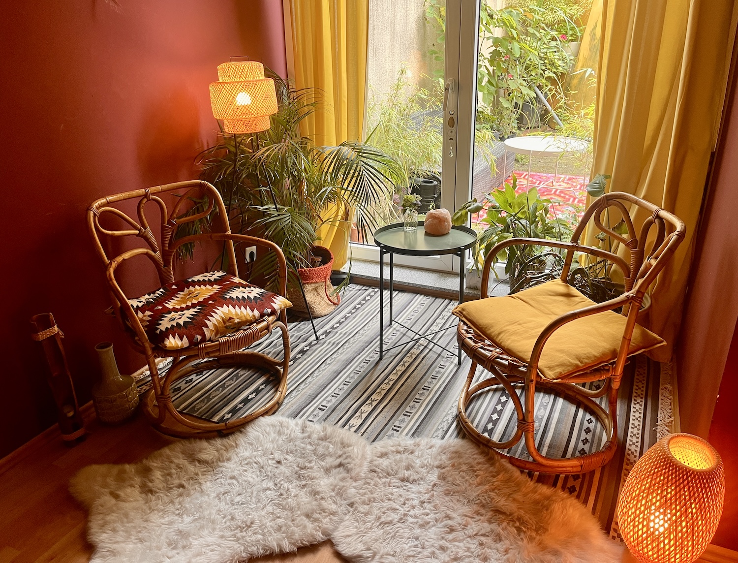 Blick in den KuschelRaum Recklinghausen. Im Vorgespräch klären wir dein Anliegen, besprechen Wünsche und Grenzen. Willkommen.