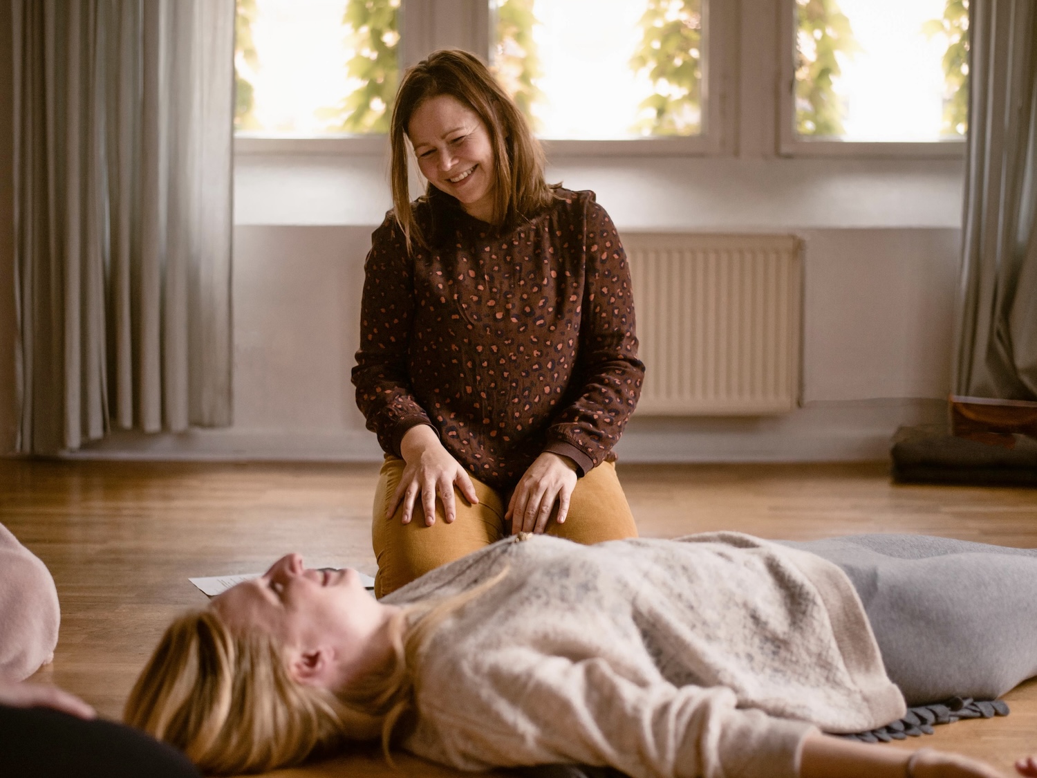 Ausbildung Facilitating im KuschelRaum – sichere Räume der Berührung halten und begleiten lernen.