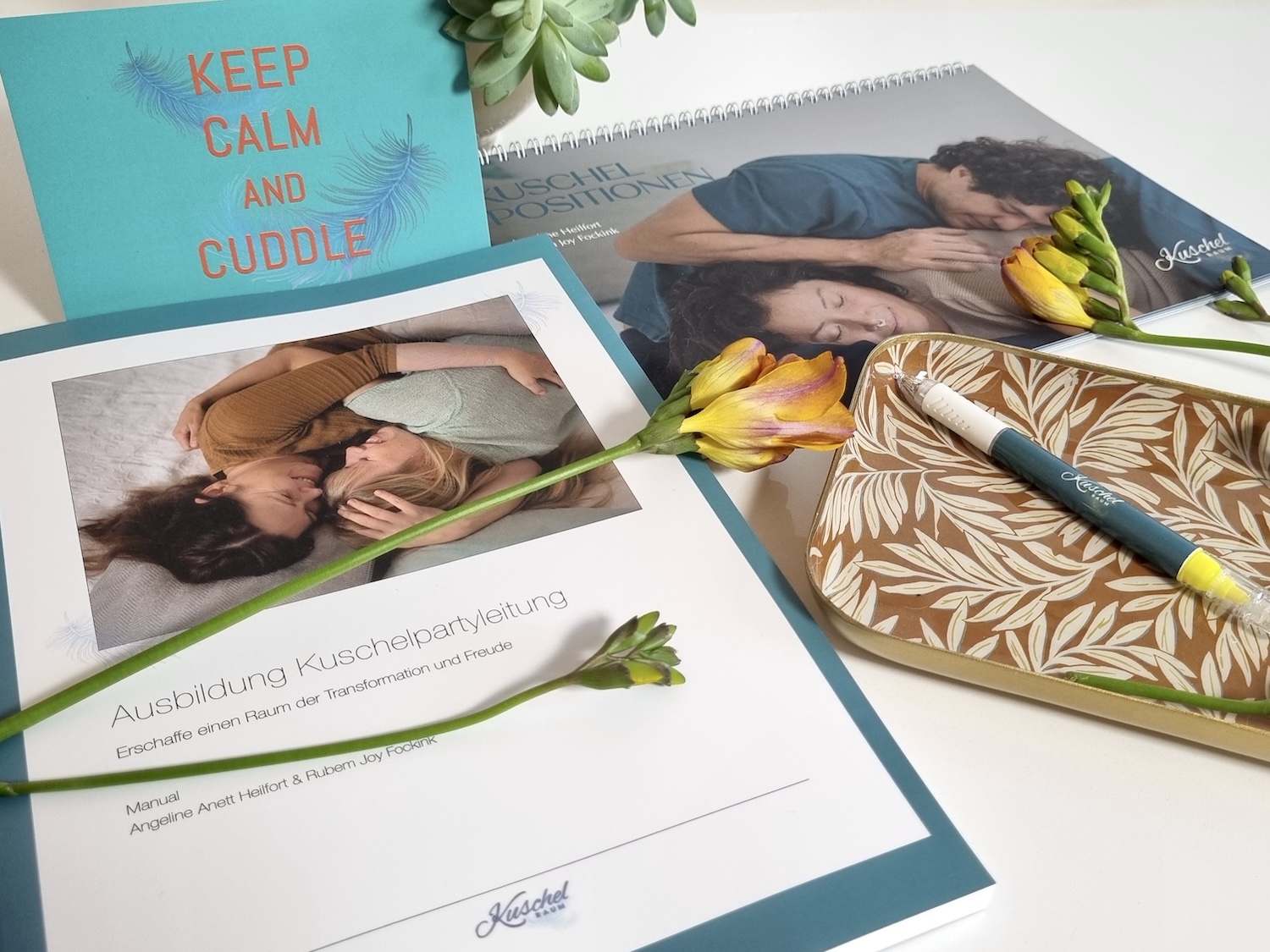 ausbildung-kuschelpartyleitung-manual Ausführliche Unterlagen für die Ausbildung in Kuschelpartyleitung. Erfahre die umfassendste Ausbildung, die es gibt. Willkommen im KuschelRaum.