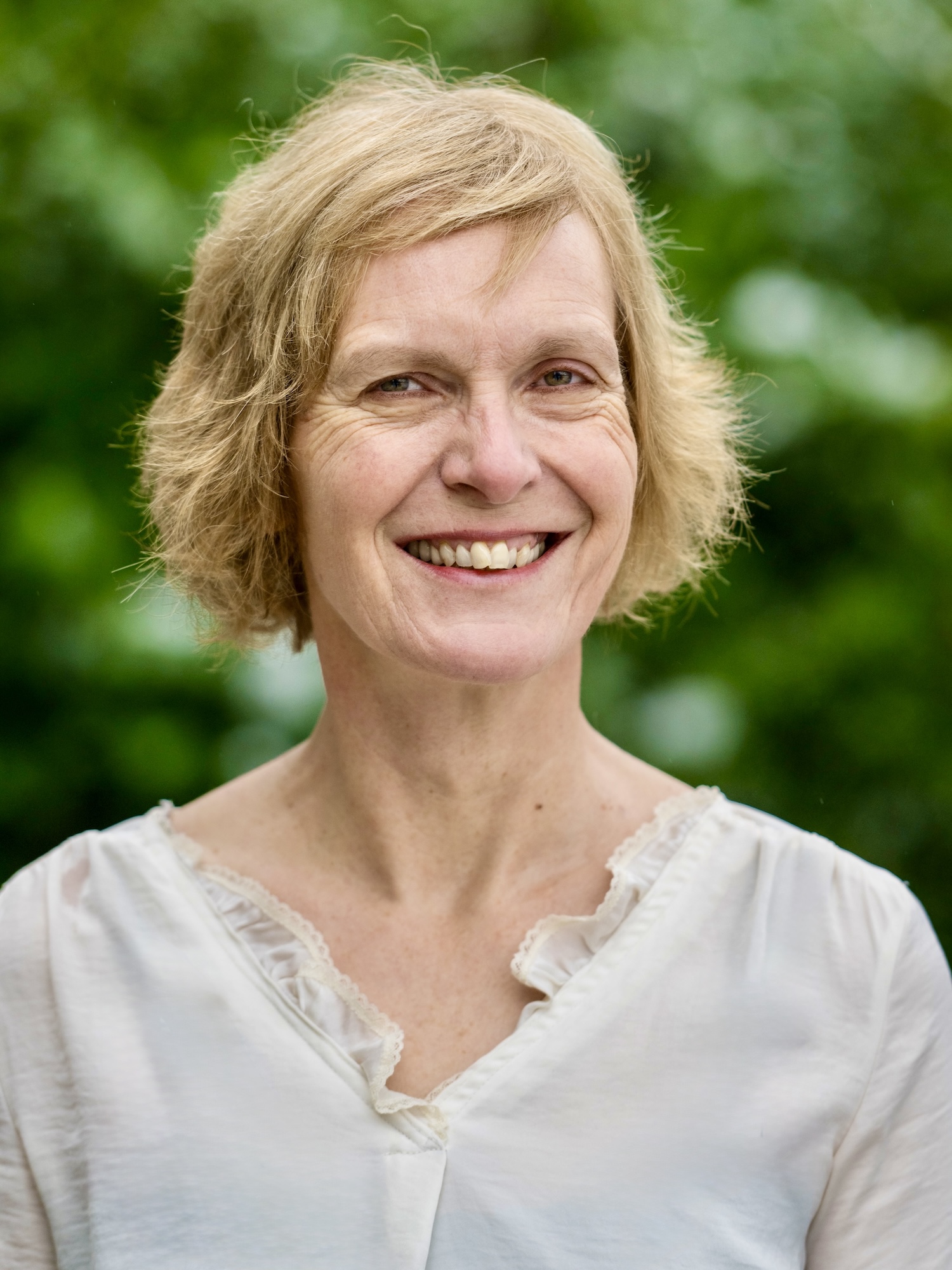 Johanna, kuschelt Therapeutin in Flensburg. Sie freut sich auf eine achtsame und liebevolle Begegnung mit dir. Willkommen im KuschelRaum.
