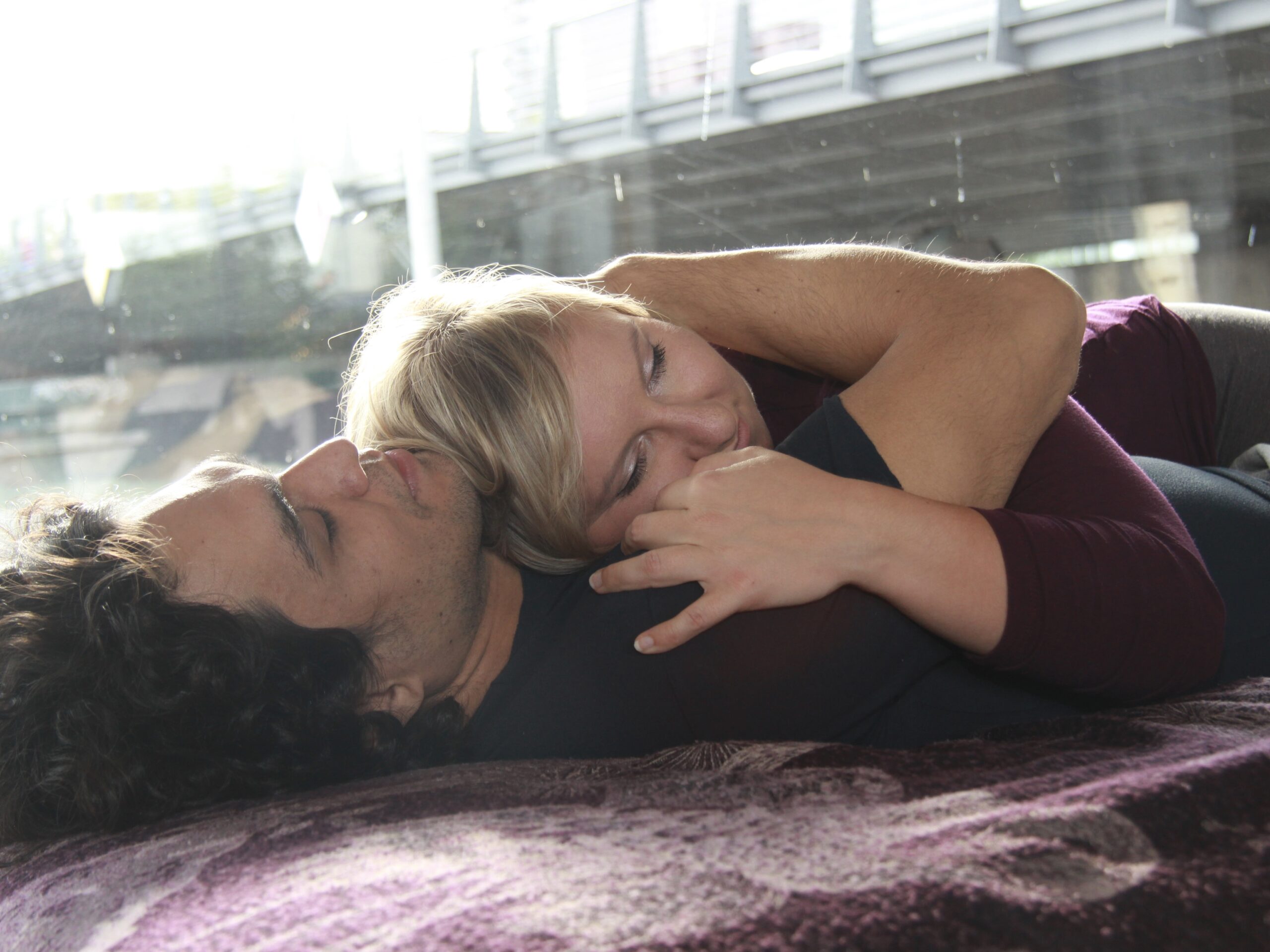 Intimität sicher erfahren und lernen. Consent ist ausschlaggebend und die wichtigste Zutat. Consent erlernen im KuschelRaum.