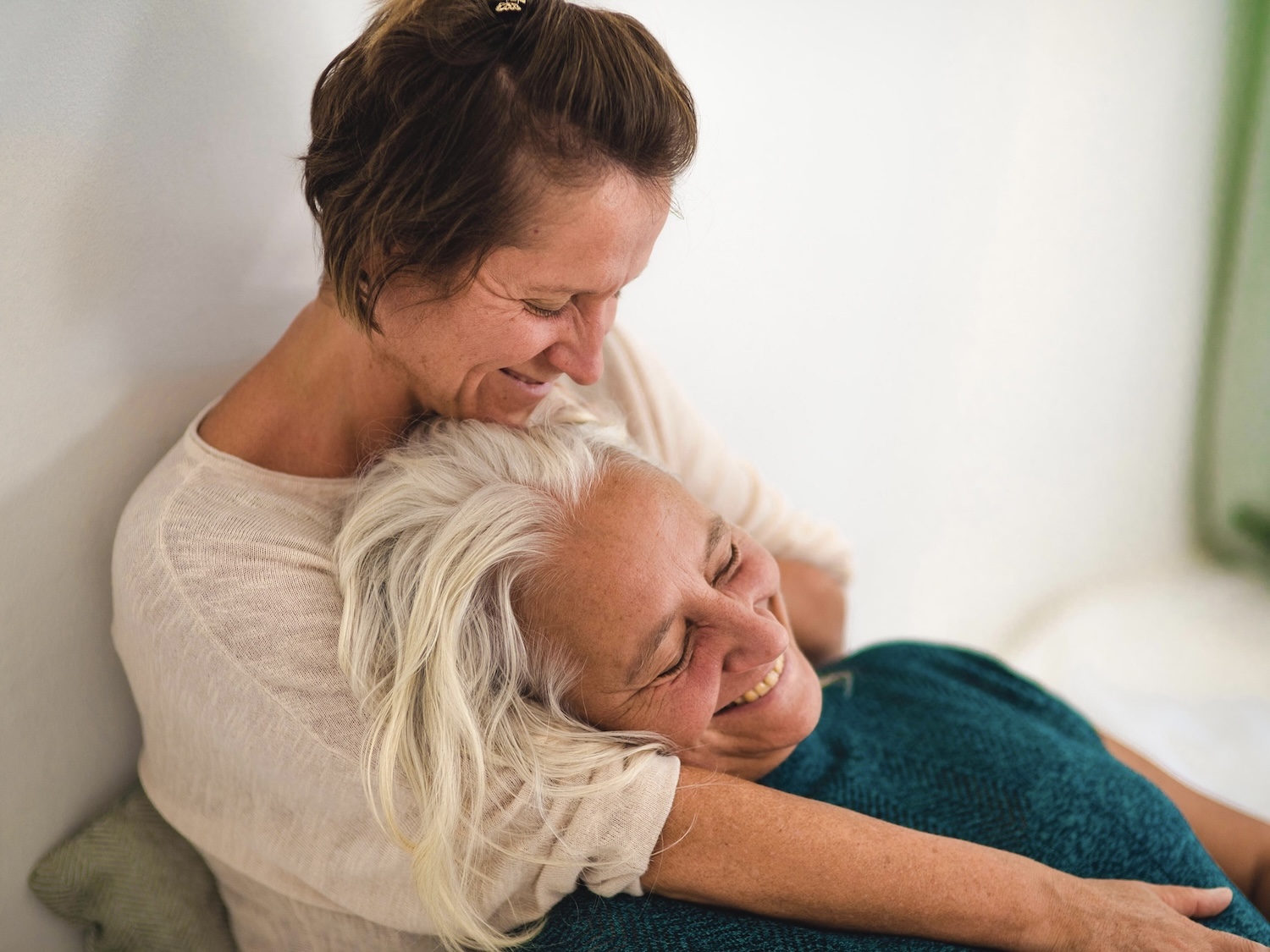 Bewusste Berührung in einem professionellen Rahmen – Kuscheltherapie als mögliche Ergänzung